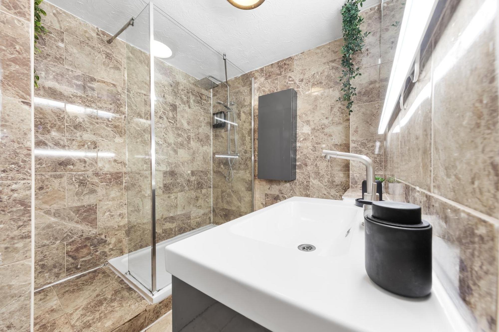 Quirky Canary 2Bed, Free Parking, Smart Tv & Games Лондон Екстериор снимка