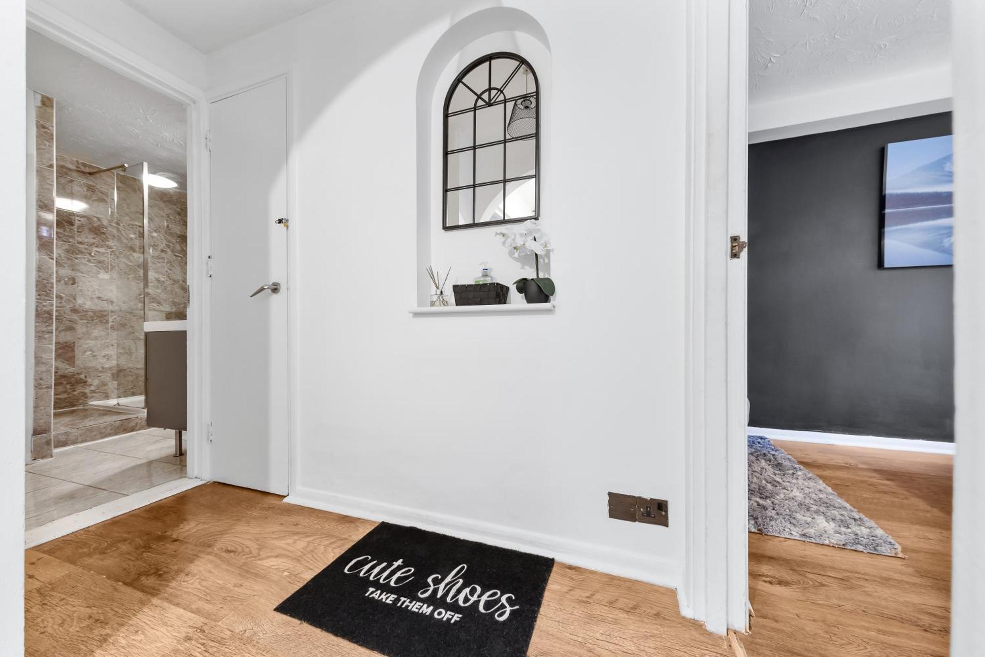 Quirky Canary 2Bed, Free Parking, Smart Tv & Games Лондон Екстериор снимка